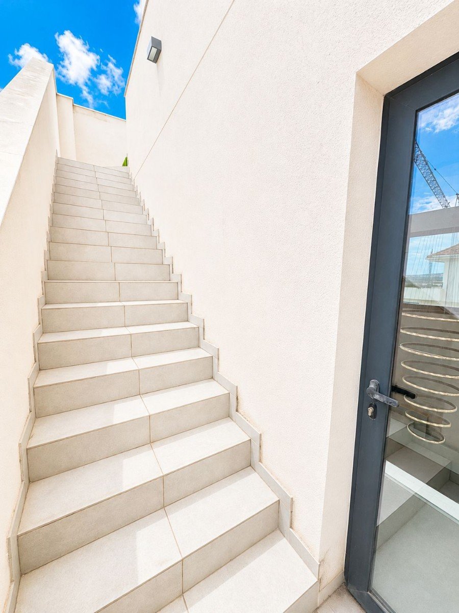 Today we are delighted to present this exceptional 4-bedroom, 4-bathroom detached villa located in the highly sought-after area of Benijófar. Set on