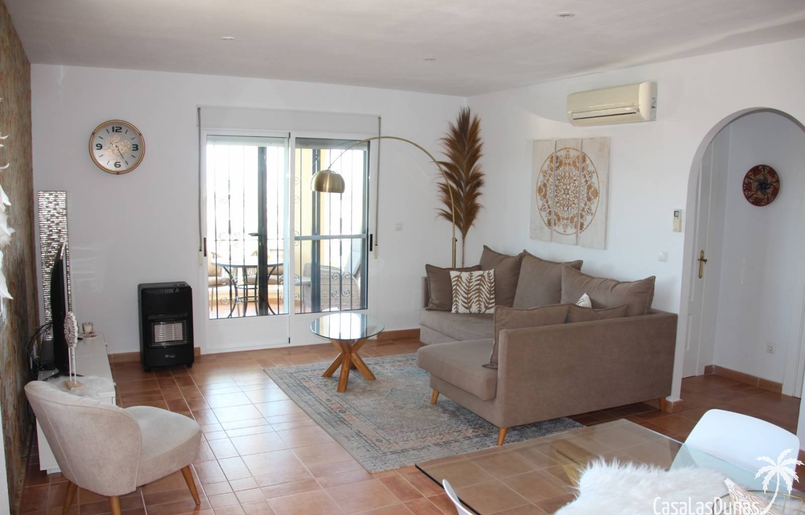  Casa Starrenburg ist eine traumhafte Ferienvilla am Rande des Wohngebiets La Marina. Diese luxuriöse, freistehende Villa besticht durch ihre moderne 