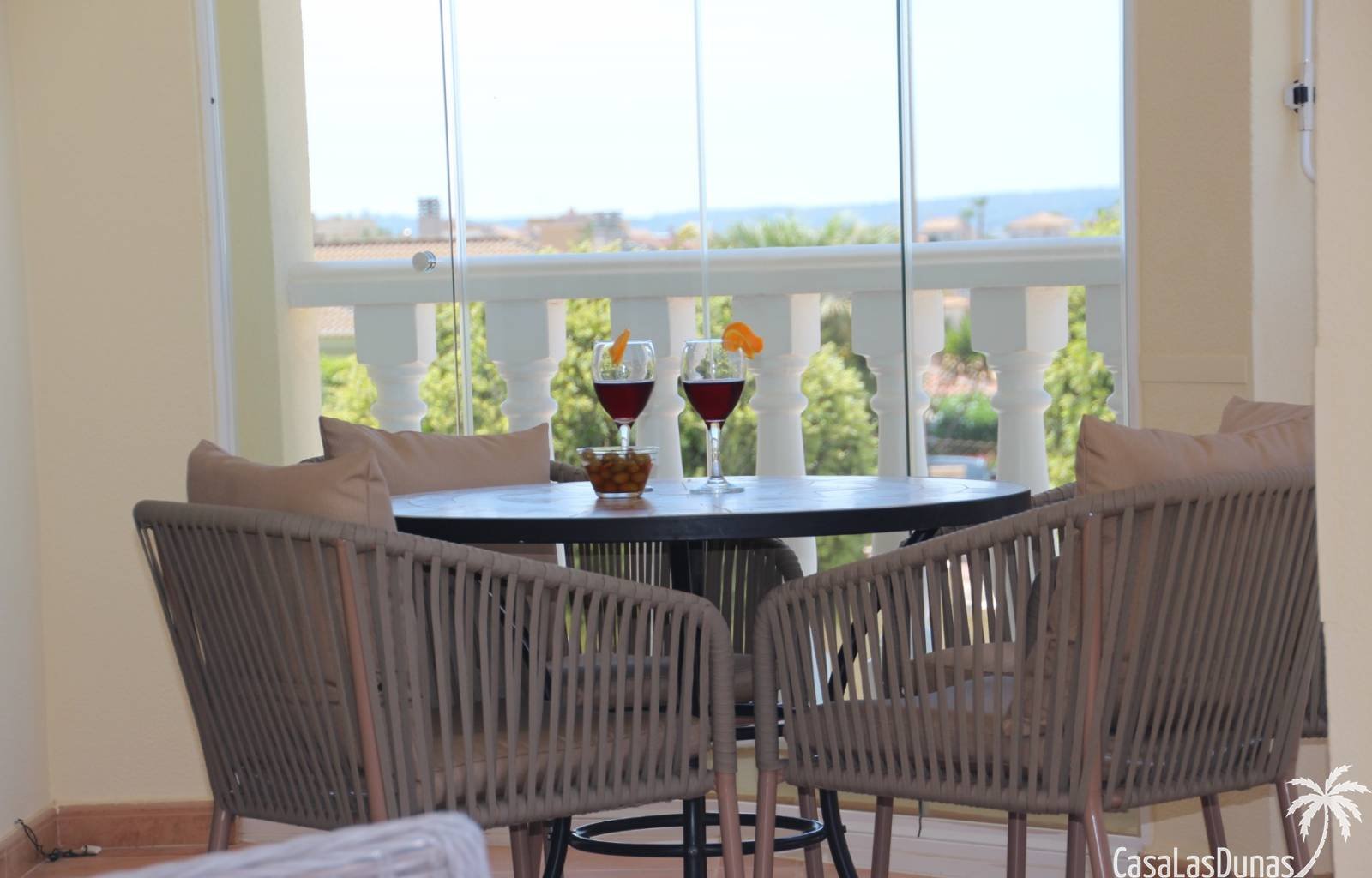  Casa Starrenburg ist eine traumhafte Ferienvilla am Rande des Wohngebiets La Marina. Diese luxuriöse, freistehende Villa besticht durch ihre moderne 