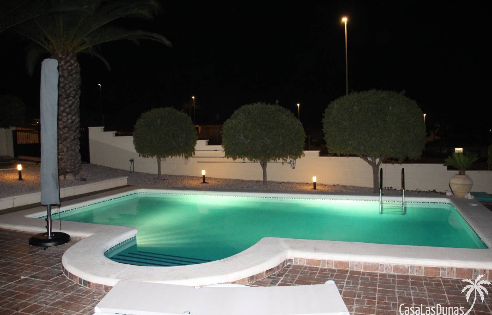 Casa Starrenburg ist eine traumhafte Ferienvilla am Rande des Wohngebiets La Marina. Diese luxuriöse, freistehende Villa besticht durch ihre moderne 