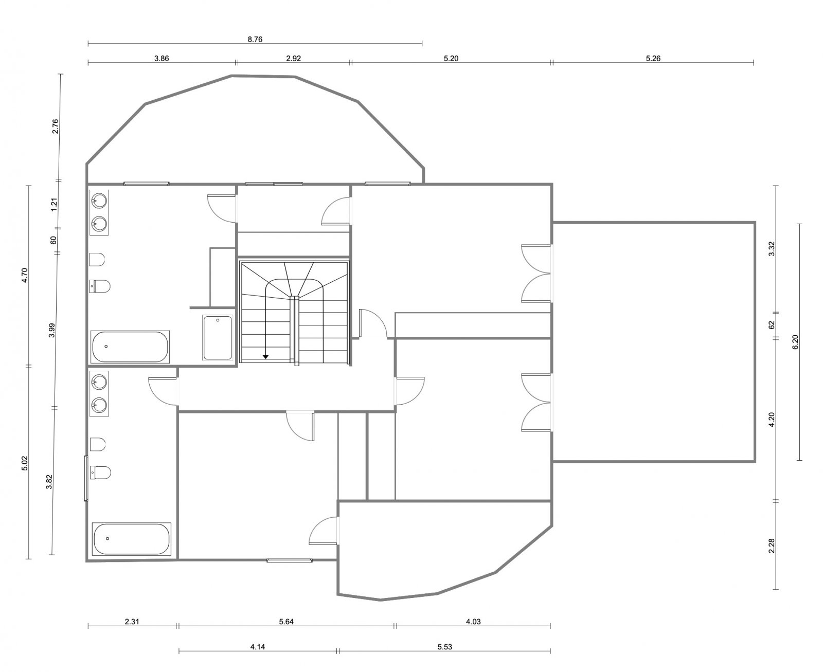 Wir präsentieren Ihnen diese riesige freistehende Villa, die atemberaubende Ausblicke auf das Meer, Komfort, große Räume und einen mediterranen Lebens