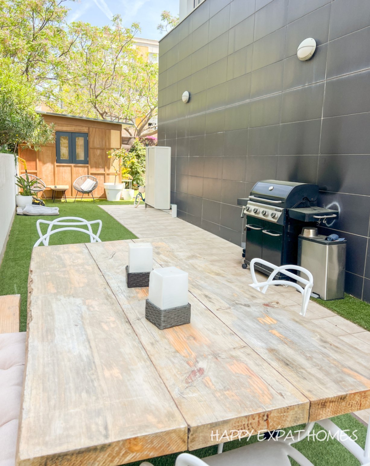 Mit dieser Wohnung in La Plana lautet das Schlüsselwort: GARTEN. Ein privater Rückzugsort dieser Größe nur einen kurzen Spaziergang vom pulsierend