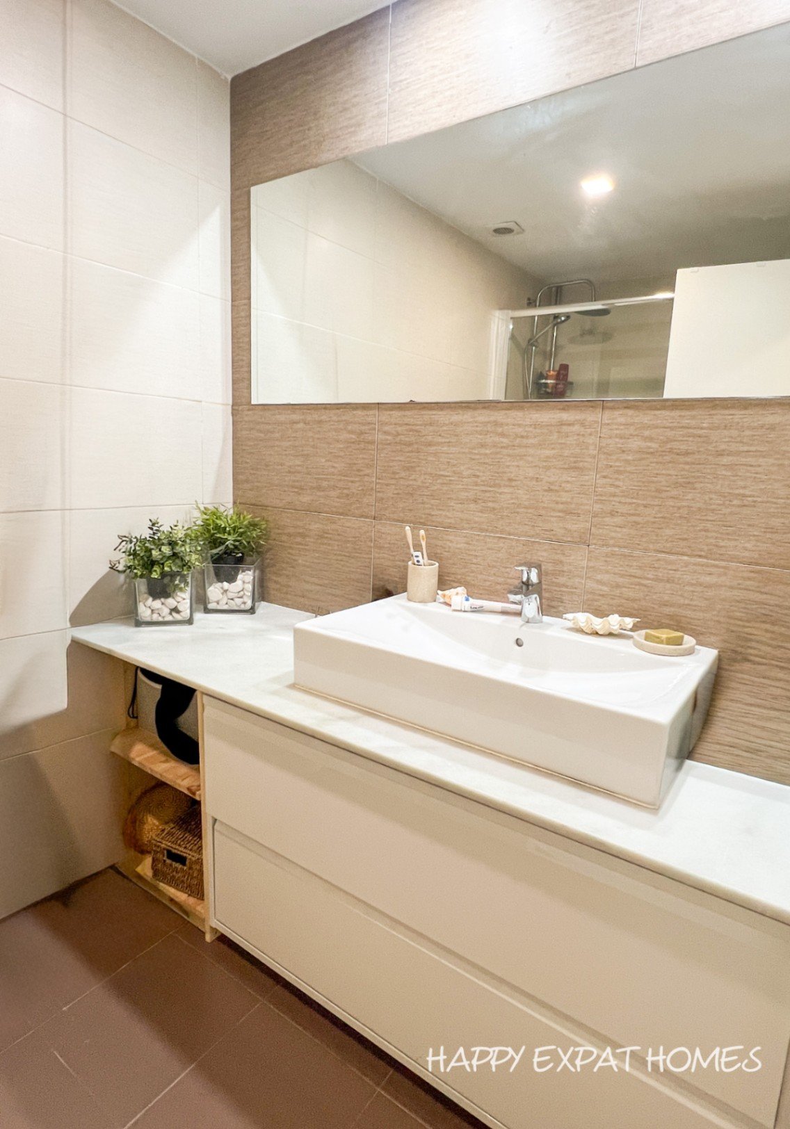 Mit dieser Wohnung in La Plana lautet das Schlüsselwort: GARTEN. Ein privater Rückzugsort dieser Größe nur einen kurzen Spaziergang vom pulsierend