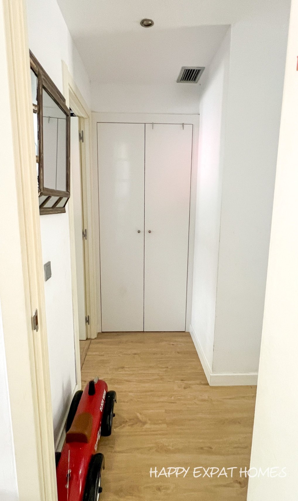 Mit dieser Wohnung in La Plana lautet das Schlüsselwort: GARTEN. Ein privater Rückzugsort dieser Größe nur einen kurzen Spaziergang vom pulsierend