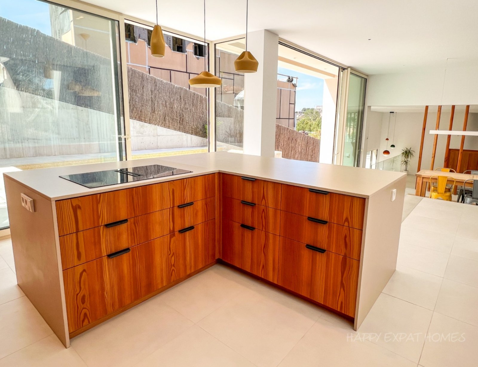 Zeitgenössische Öko-Villa: Wo Natur auf modernes Design trifftMas Alba – Ein nachhaltiges Refugium 5 Minuten von Sitges entfernt Erleben Sie ein Z