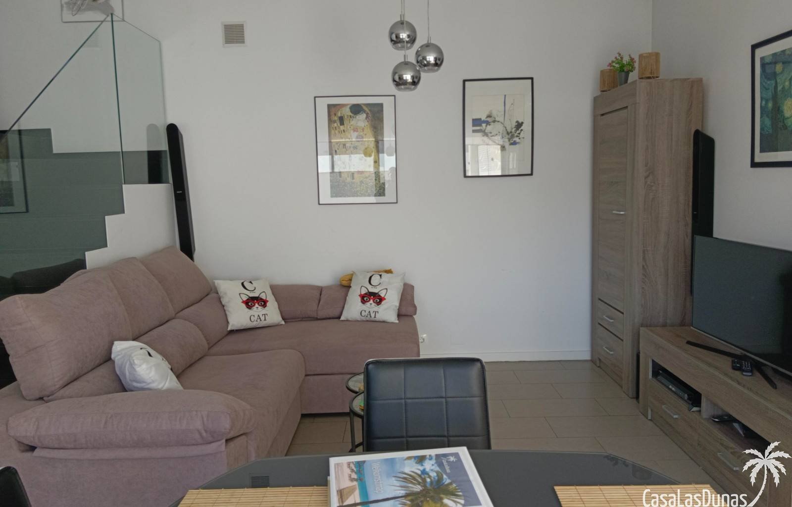  Sie wünschen sich einen unbeschwerten Urlaub? Entdecken Sie die Casa Spruit in Ciudad Quesada. Diese moderne, freistehende Villa ist komplett ausgest