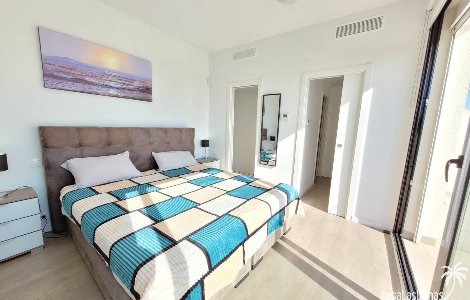  Sie wünschen sich einen unbeschwerten Urlaub? Entdecken Sie die Casa Spruit in Ciudad Quesada. Diese moderne, freistehende Villa ist komplett ausgest