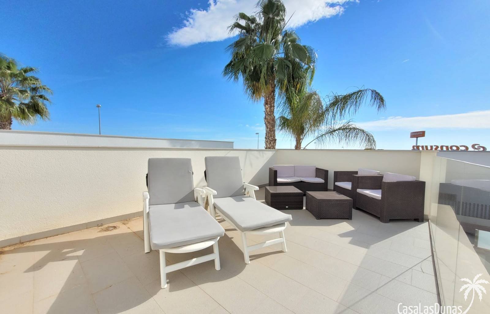  Sie wünschen sich einen unbeschwerten Urlaub? Entdecken Sie die Casa Spruit in Ciudad Quesada. Diese moderne, freistehende Villa ist komplett ausgest