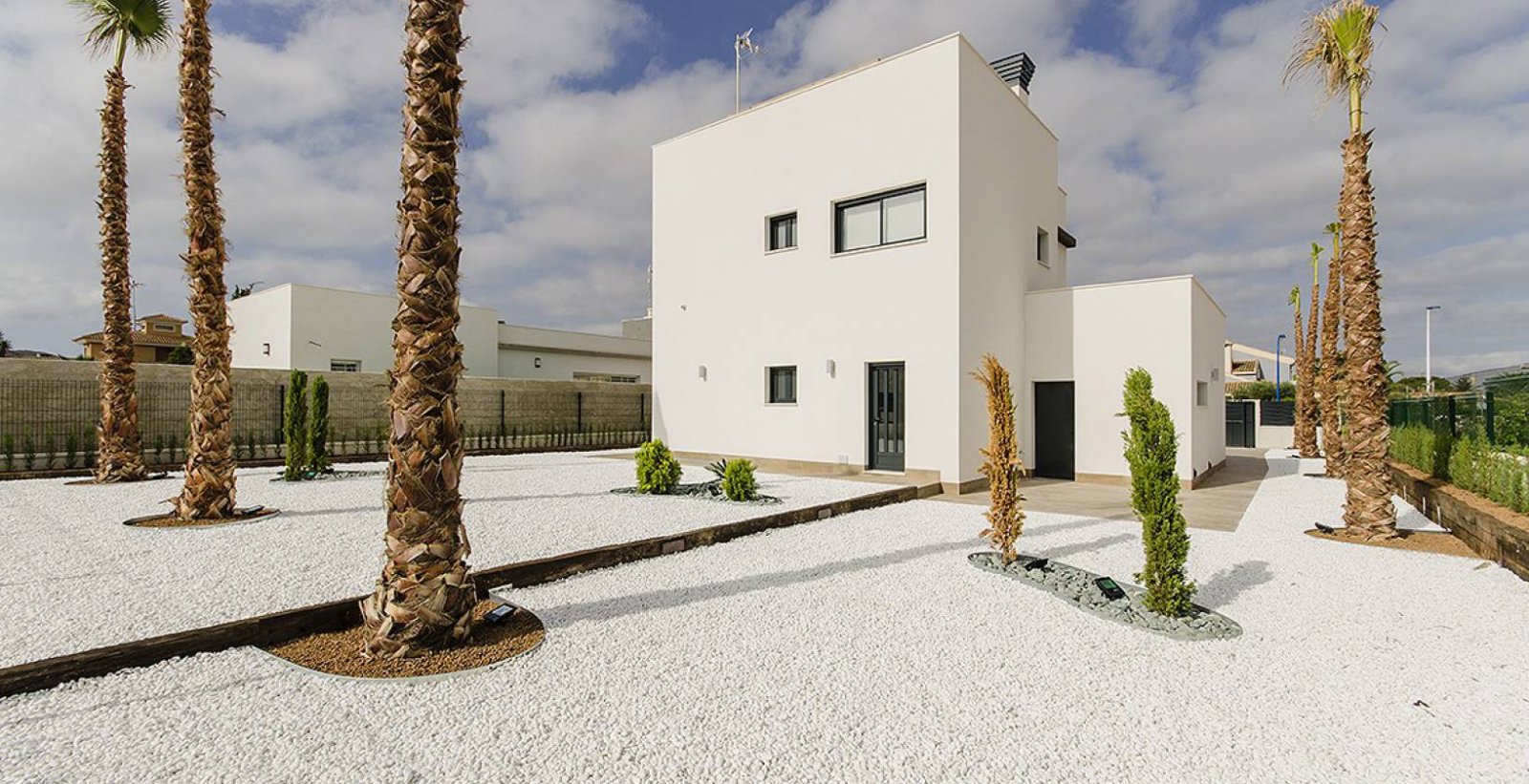 Diese exklusive Sammlung von 19 Immobilien in der charmanten Stadt Orihuela bietet ein unvergleichliches Wohnerlebnis. Die Wohnoptionen umfassen Einf