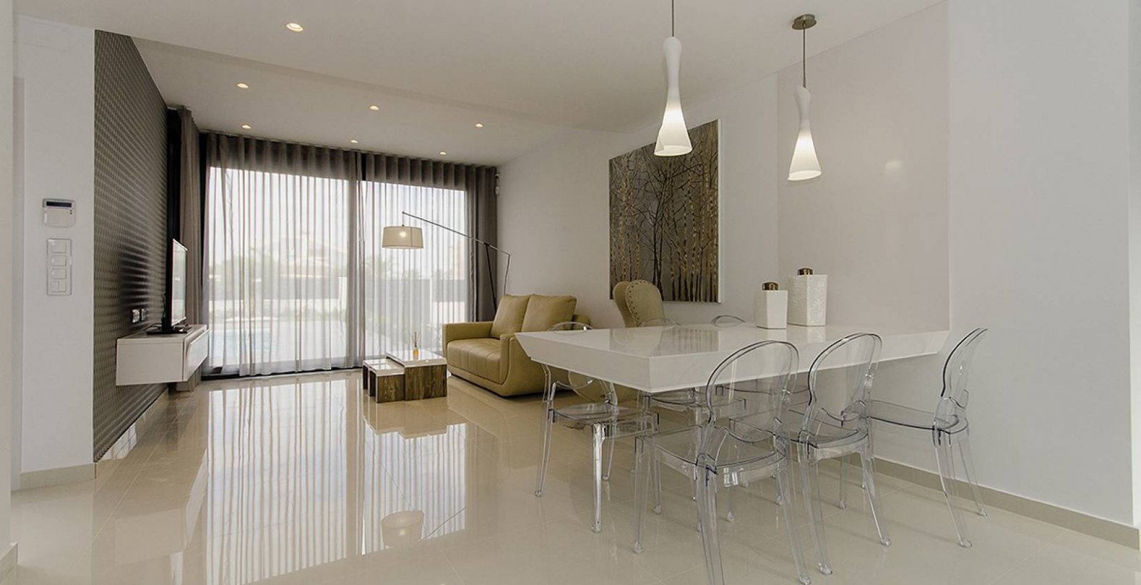 Diese exklusive Sammlung von 19 Immobilien in der charmanten Stadt Orihuela bietet ein unvergleichliches Wohnerlebnis. Die Wohnoptionen umfassen Einf