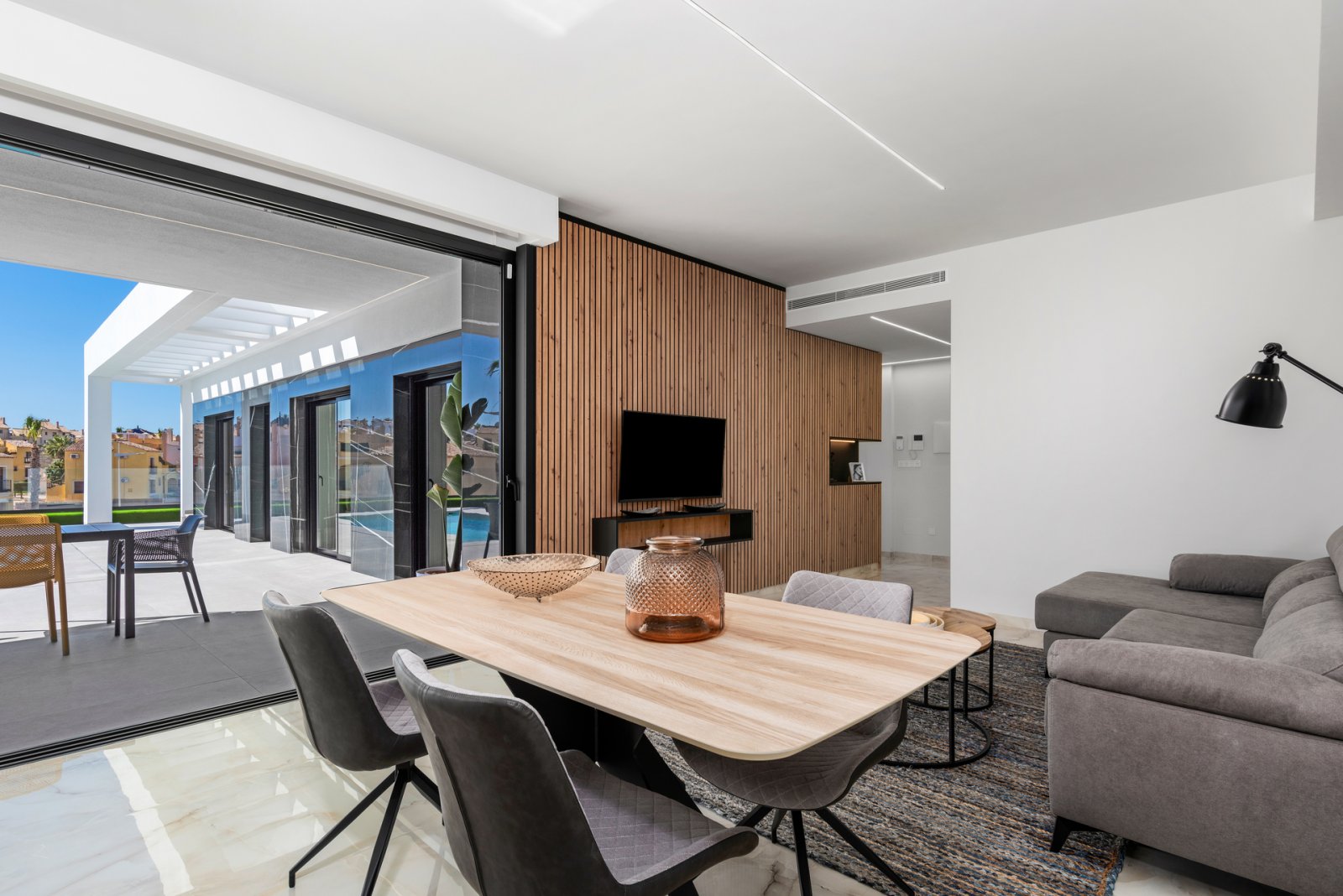 In der prestigeträchtigen Umgebung von La Finca Golf gelegen, bietet dieses exklusive Ensemble von 11 unabhängigen Häusern einen einzigartigen Lebens