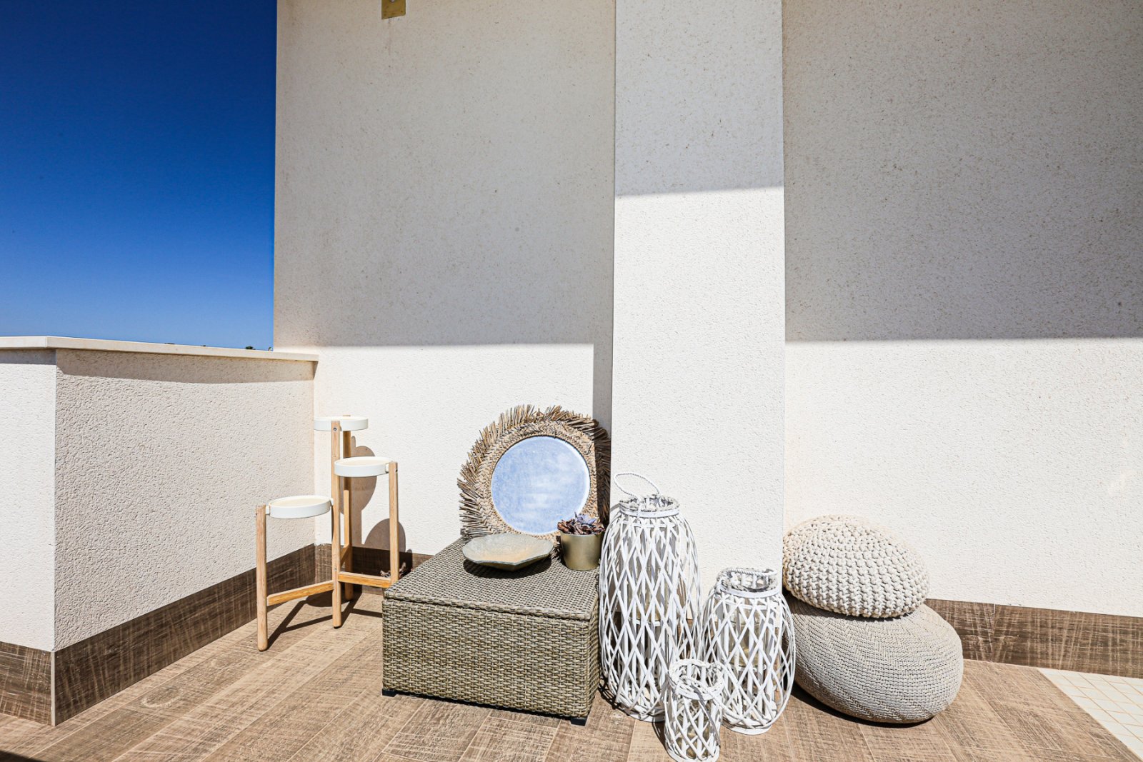  Wir präsentieren Ihnen diese exklusive freistehende Villa in der angesehenen Wohngegend Doña Pepa, Ciudad Quesada (Rojales). Das Haus befindet sich a