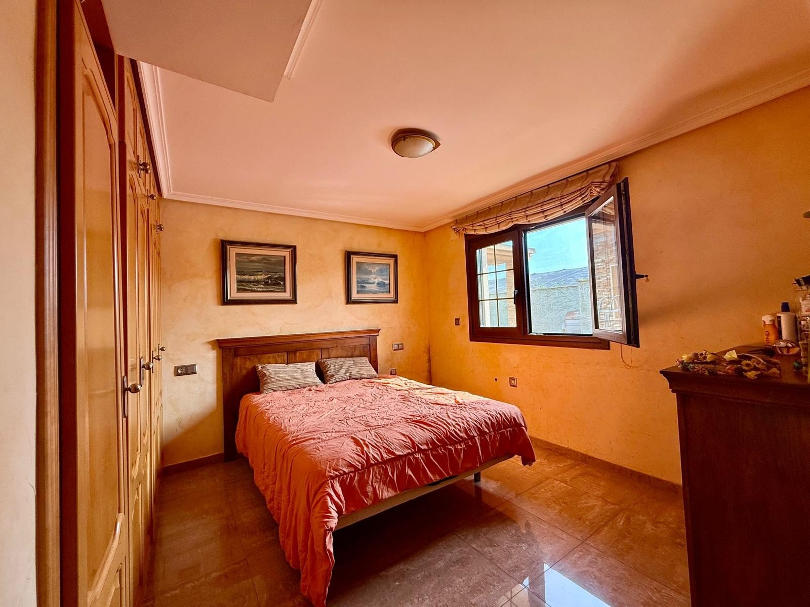 Impressive country-side property situated in the lovely lemon grove area in-between San Miguel de Salinas and the Torrevieja Saltlake:
par