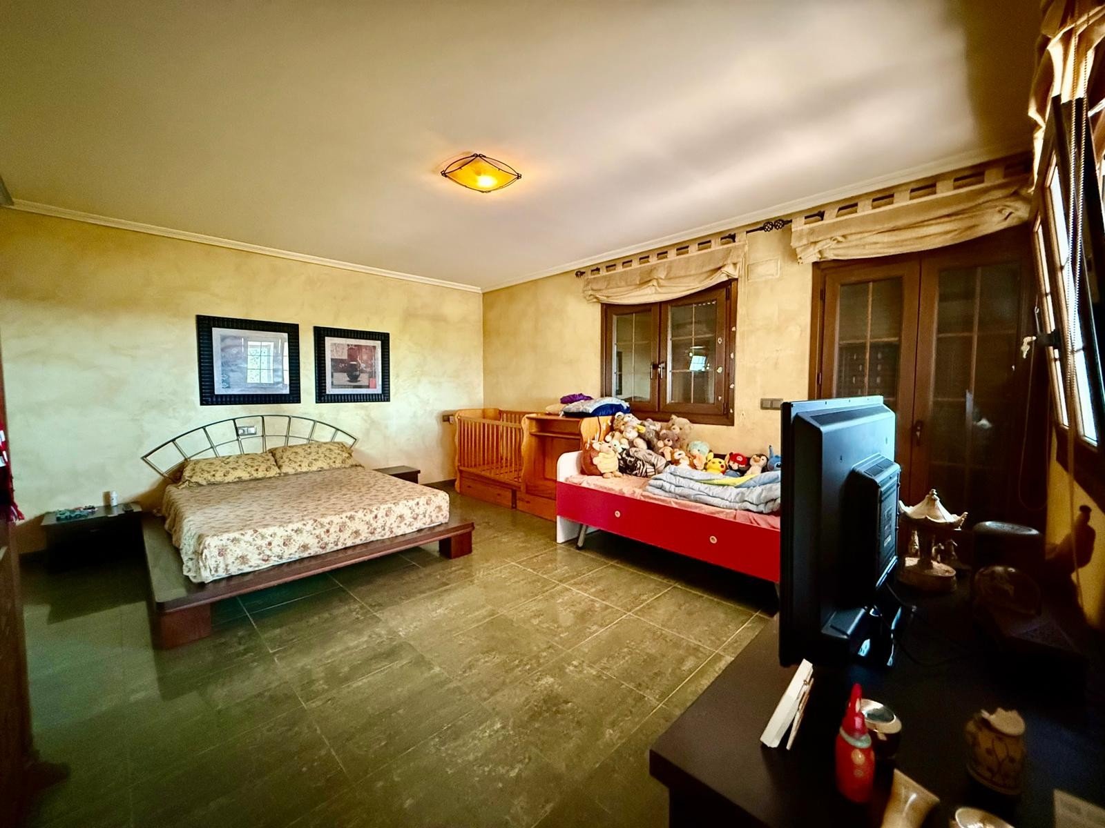 Impressive country-side property situated in the lovely lemon grove area in-between San Miguel de Salinas and the Torrevieja Saltlake:
par