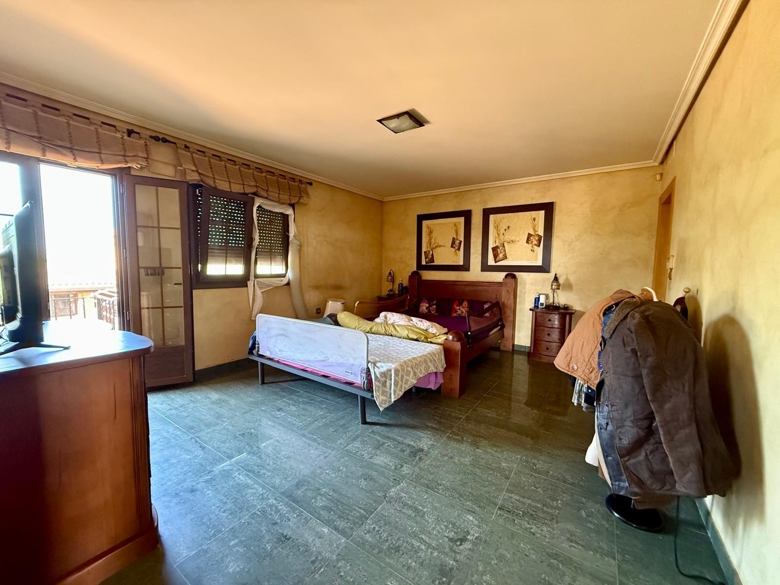 Impressive country-side property situated in the lovely lemon grove area in-between San Miguel de Salinas and the Torrevieja Saltlake:
par