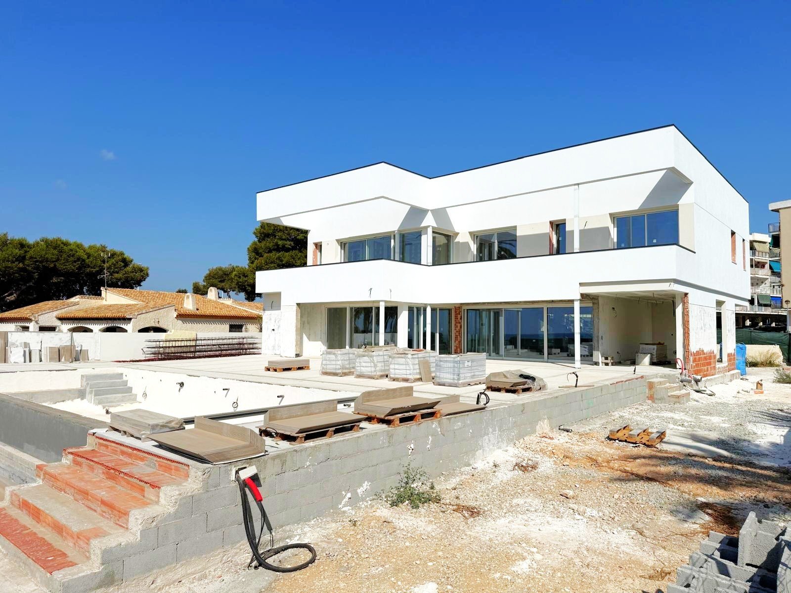 Orihuela Costa:   First line luxury villa under construction in Punta Prima
The first line plot of 1100 m2 with superb views over the Mediterranean sea  
