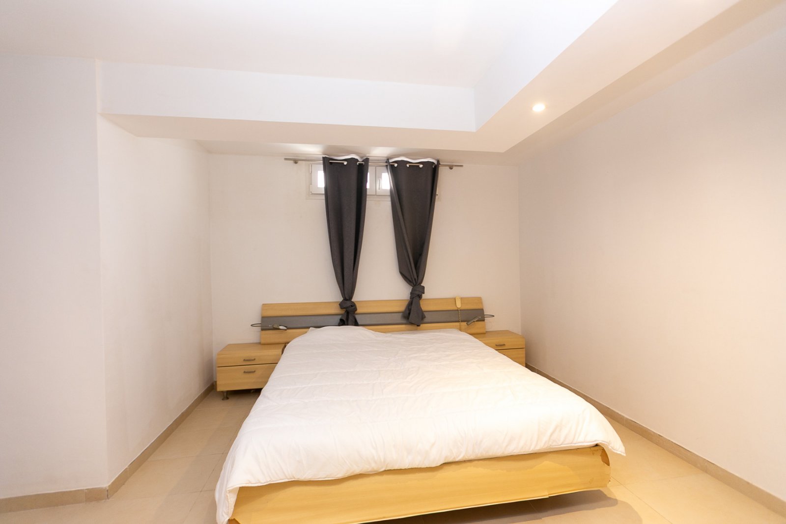 Wir präsentieren diese wunderschöne freistehende Villa in der Urbanisation La Marina, San Fulgencio (Alicante), einer sehr gefragten Wohngegend mit i
