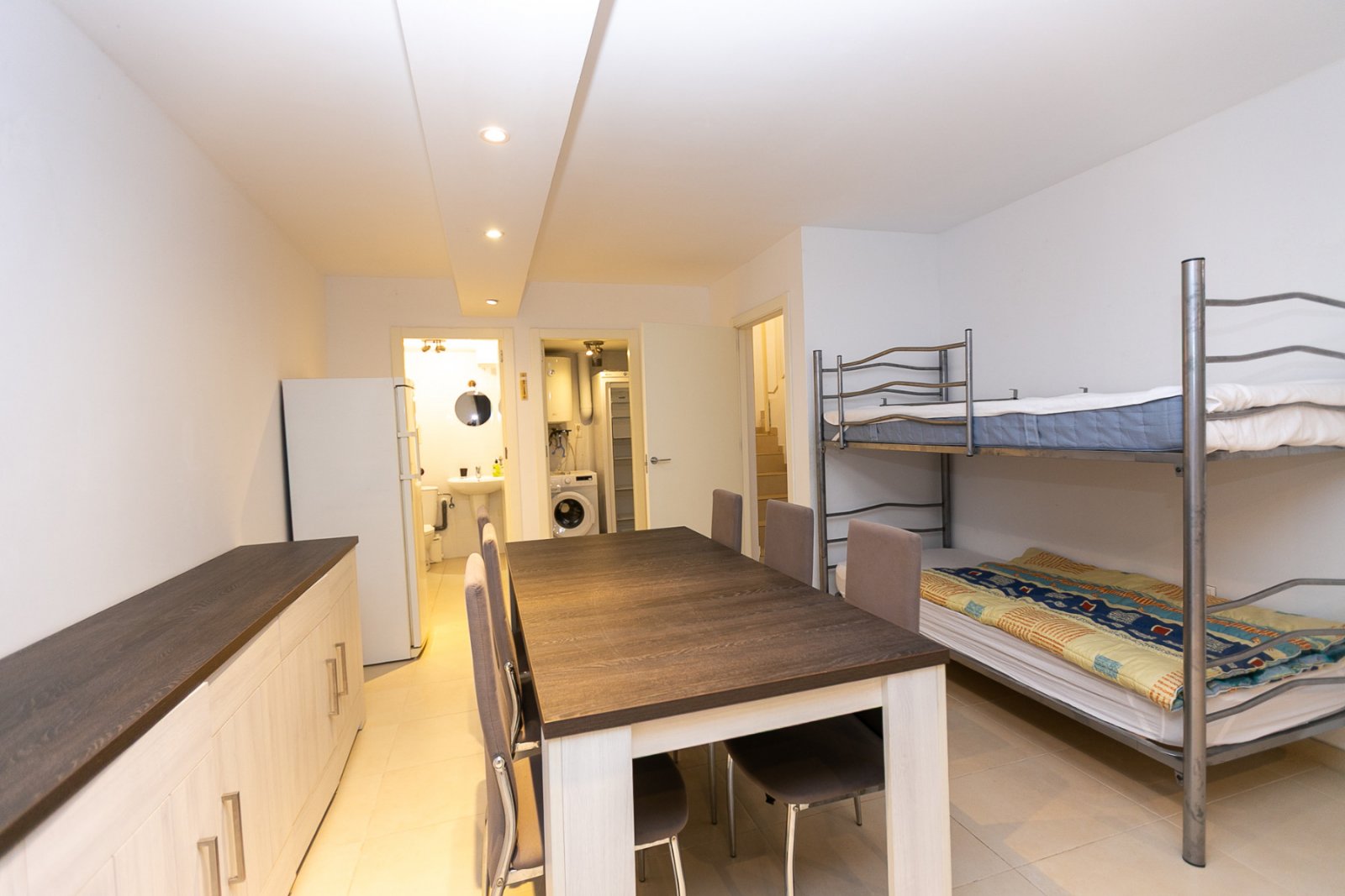 Wir präsentieren diese wunderschöne freistehende Villa in der Urbanisation La Marina, San Fulgencio (Alicante), einer sehr gefragten Wohngegend mit i
