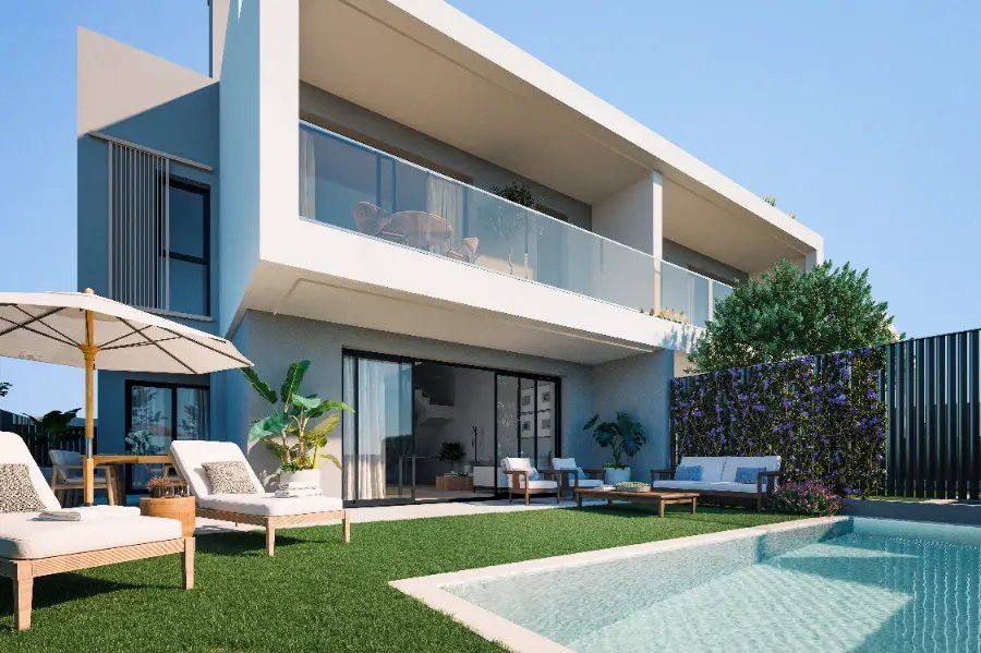 Alicante:  In einer der exklusivsten Gegenden von Alicante gelegen, bietet dieser Komplex aus Doppelhaushälften und Villen einen privilegierten Lebensstil nur 3 