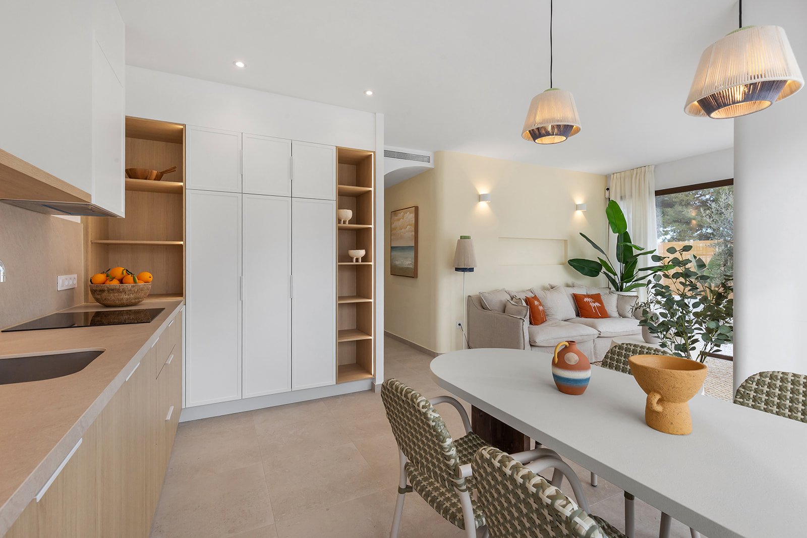 In der charmanten Stadt Los Alcázares gelegen, bieten diese Bungalows eine einzigartige Gelegenheit, das Leben in Meeresnähe zu genießen. Mit nur vie