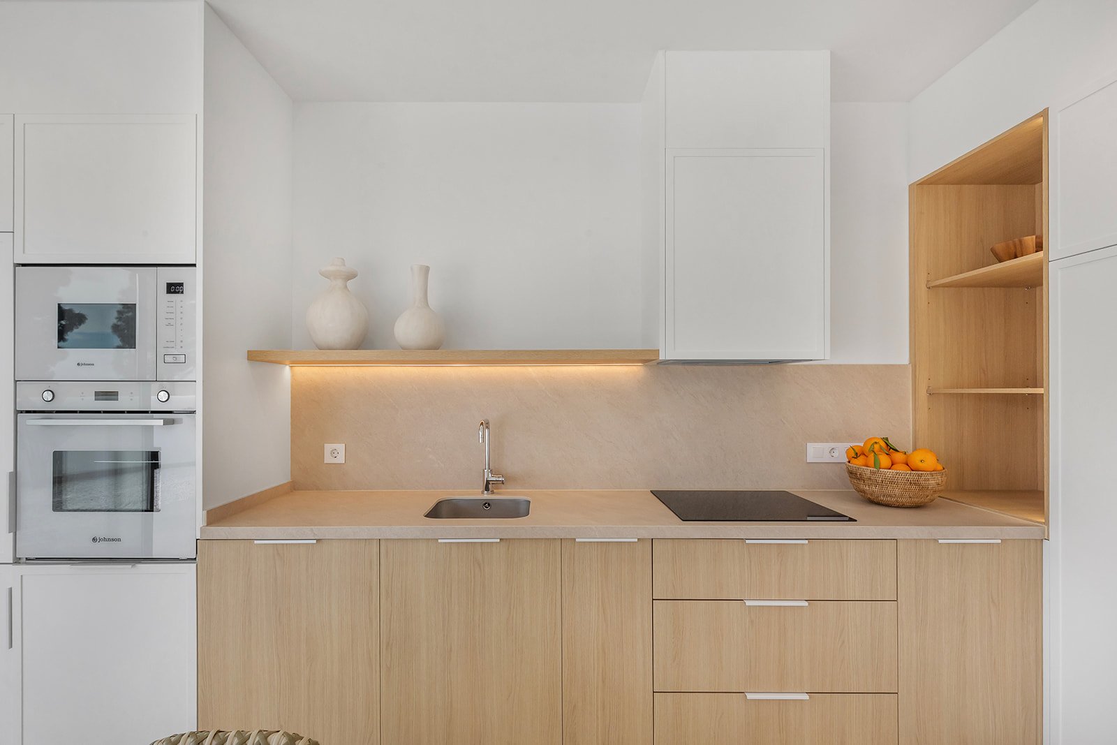  In der charmanten Stadt Los Alcázares gelegen, bieten diese Bungalows eine einzigartige Gelegenheit, das Leben in Meeresnähe zu genießen. Mit nur vie