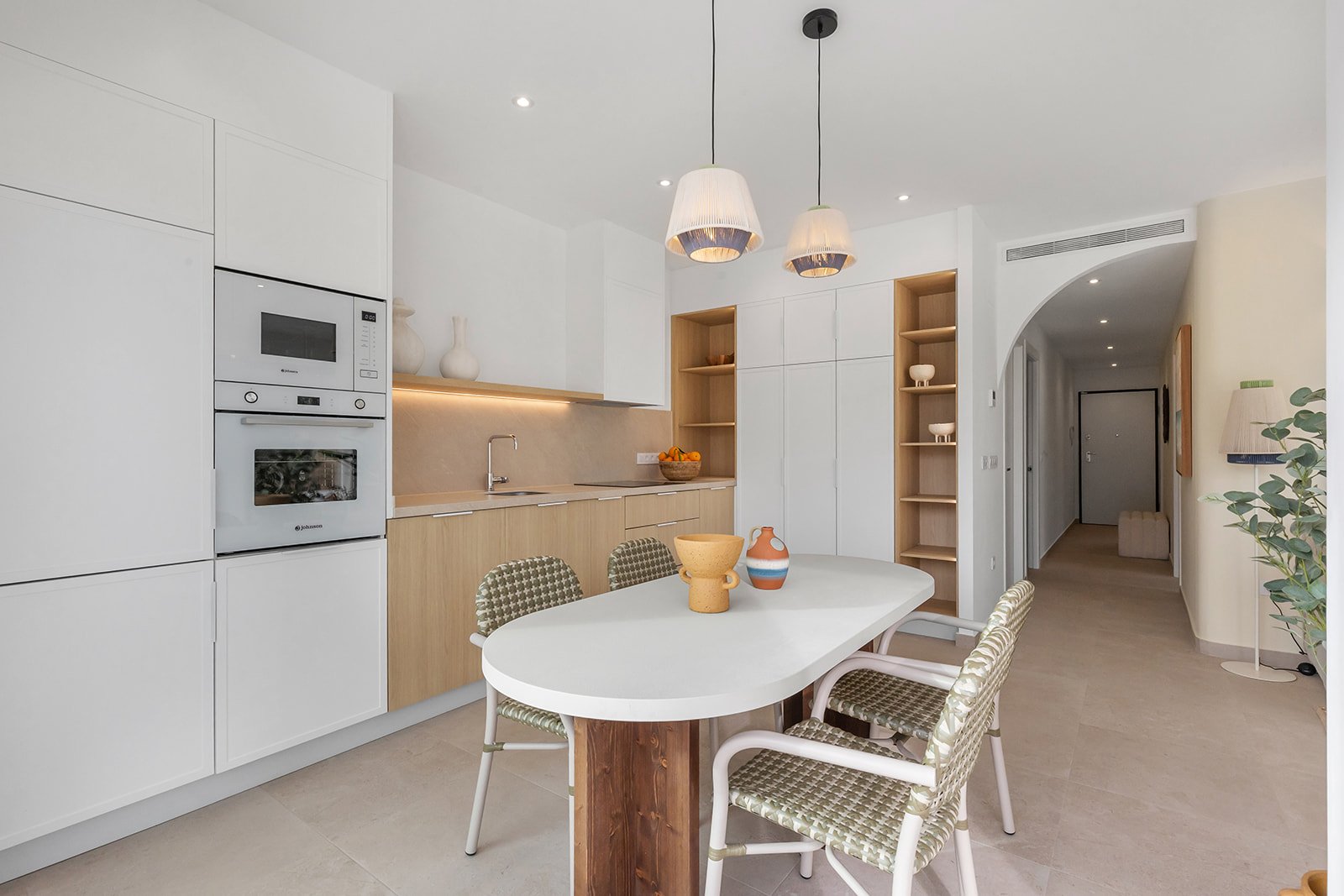  In der charmanten Stadt Los Alcázares gelegen, bieten diese Bungalows eine einzigartige Gelegenheit, das Leben in Meeresnähe zu genießen. Mit nur vie