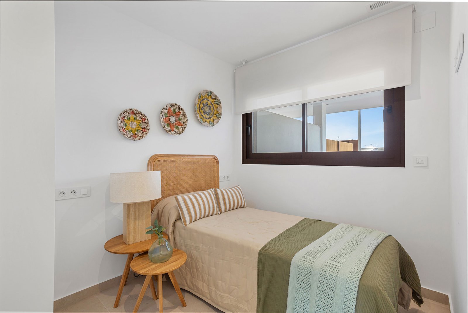  In der charmanten Stadt Los Alcázares gelegen, bieten diese Bungalows eine einzigartige Gelegenheit, das Leben in Meeresnähe zu genießen. Mit nur vie