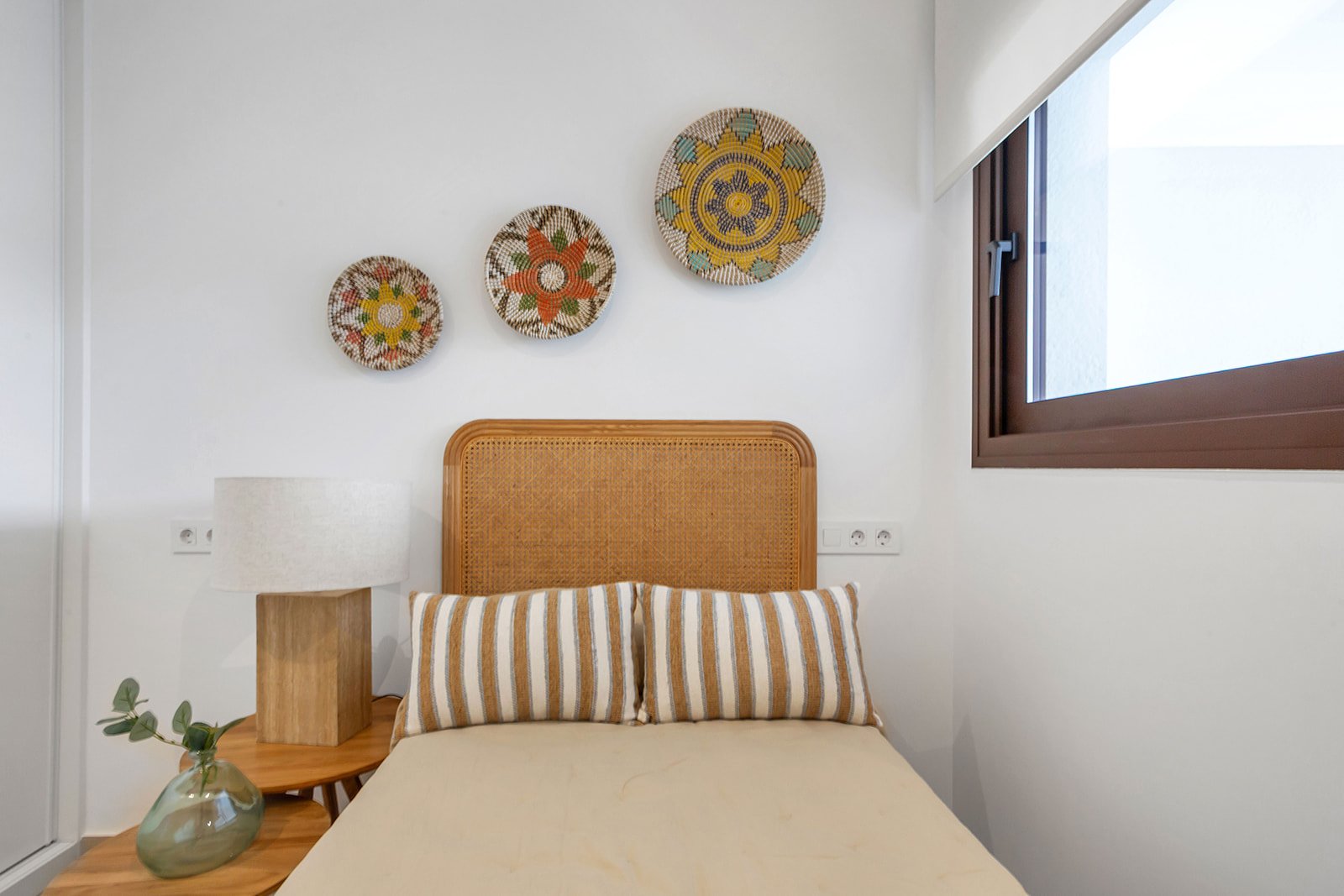  In der charmanten Stadt Los Alcázares gelegen, bieten diese Bungalows eine einzigartige Gelegenheit, das Leben in Meeresnähe zu genießen. Mit nur vie
