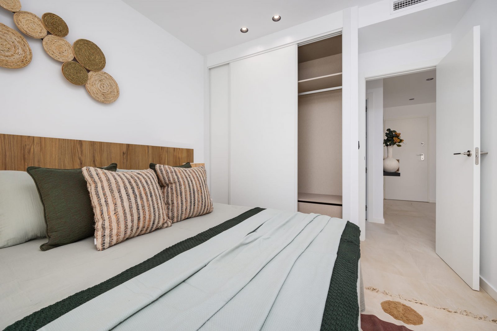  In der charmanten Stadt Los Alcázares gelegen, bietet dieser Wohnkomplex eine Vielzahl von Wohnmöglichkeiten, die sich an unterschiedliche Bedürfniss
