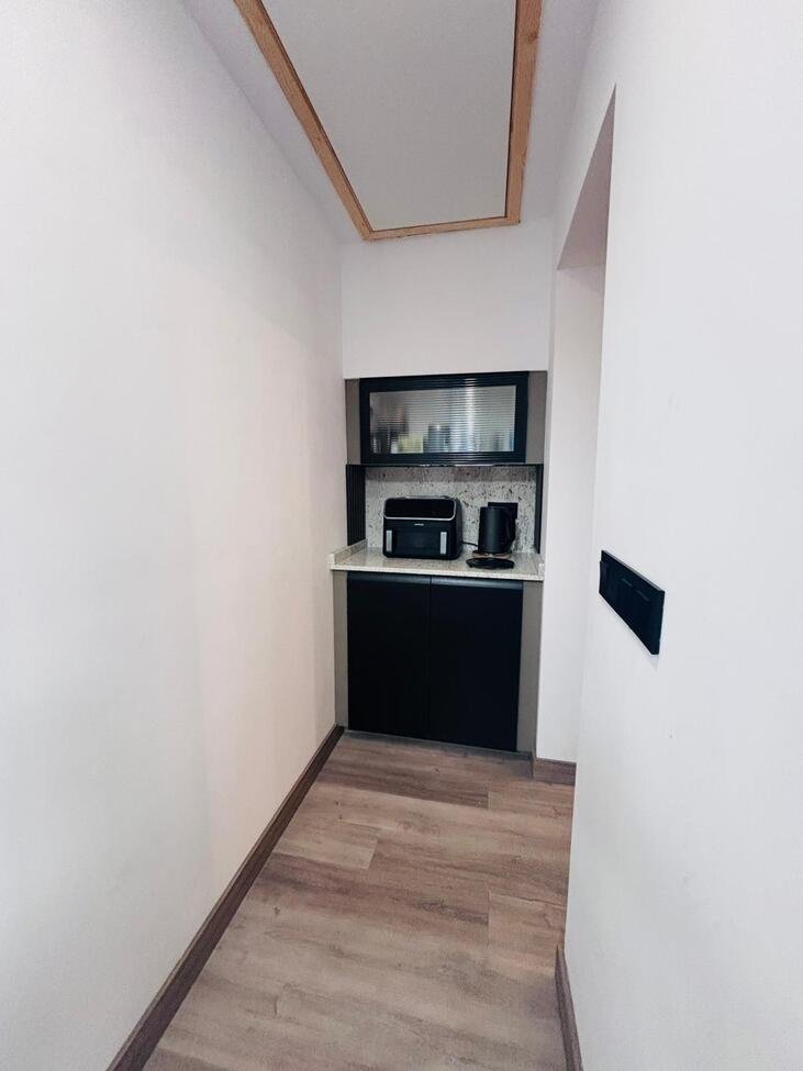 Located in the heart of the vibrant town of San Miguel de Salinas in the beautiful Alicante Province, this fully renovated four-bedroom townhouse of