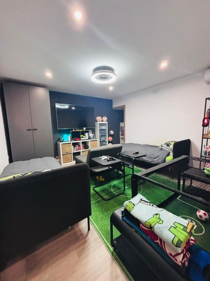 Located in the heart of the vibrant town of San Miguel de Salinas in the beautiful Alicante Province, this fully renovated four-bedroom townhouse of