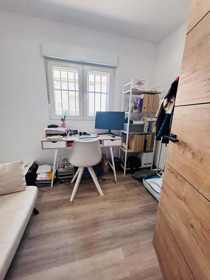Located in the heart of the vibrant town of San Miguel de Salinas in the beautiful Alicante Province, this fully renovated four-bedroom townhouse of