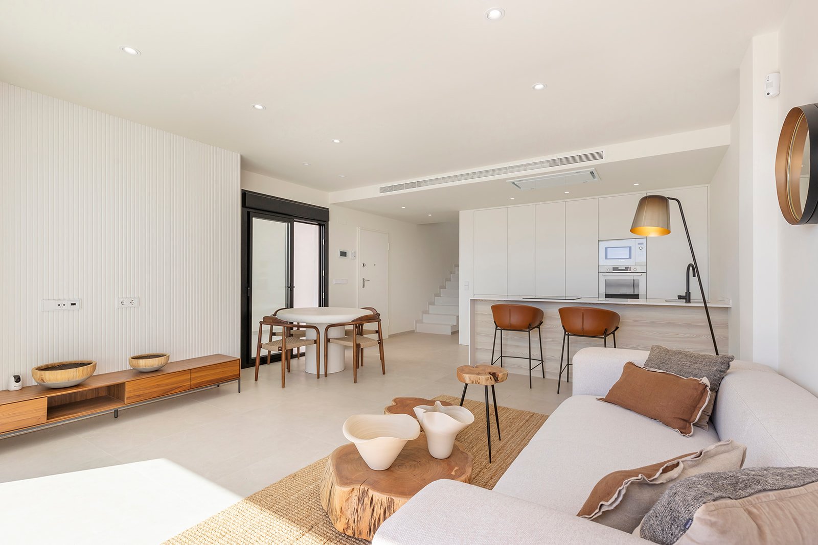 In Los Alcázares gelegen, bieten diese freistehenden Chalets eine einzigartige Gelegenheit, Ruhe und Komfort in einer der attraktivsten Gegenden der