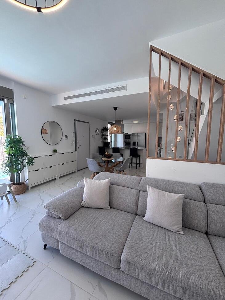   Beautiful 5-Bedroom Contemporary Villa with Heated Pool&amp;nbsp;
This stunning southwest-facing corner plot villa offers modern luxury, g