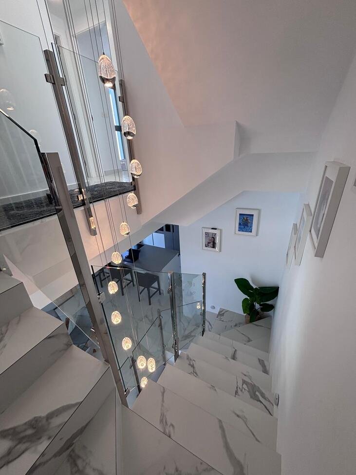   Beautiful 5-Bedroom Contemporary Villa with Heated Pool&amp;nbsp;
This stunning southwest-facing corner plot villa offers modern luxury, g