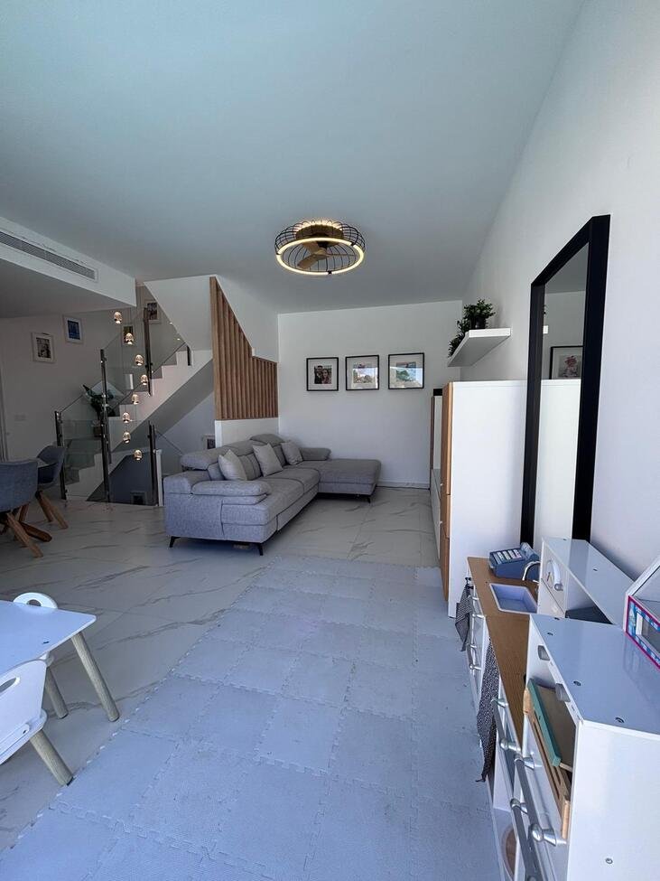   Beautiful 5-Bedroom Contemporary Villa with Heated Pool&amp;nbsp;
This stunning southwest-facing corner plot villa offers modern luxury, g