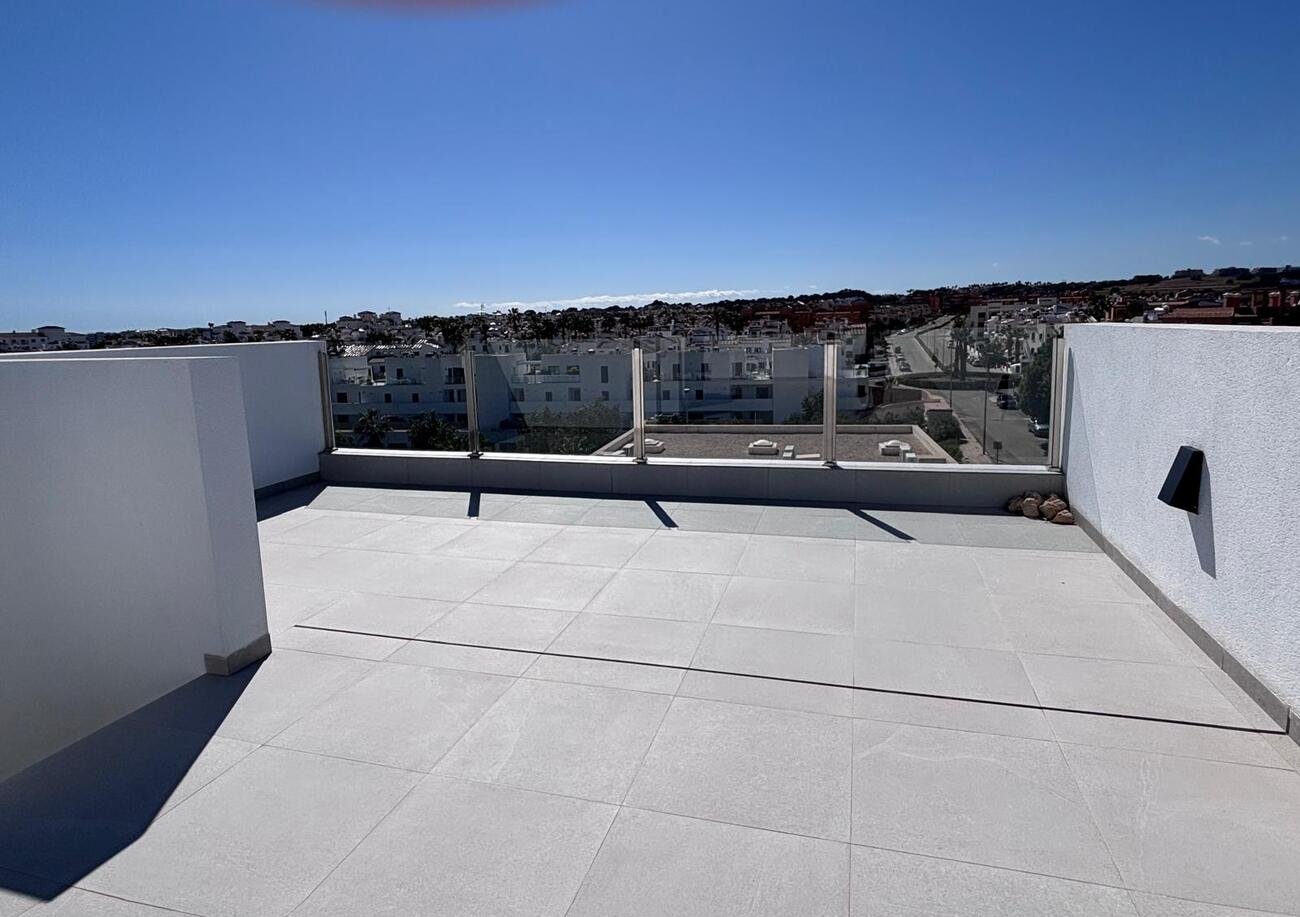   Beautiful 5-Bedroom Contemporary Villa with Heated Pool&amp;nbsp;
This stunning southwest-facing corner plot villa offers modern luxury, g