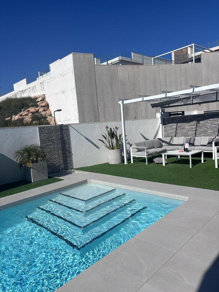   Beautiful 5-Bedroom Contemporary Villa with Heated Pool&amp;nbsp;
This stunning southwest-facing corner plot villa offers modern luxury, g