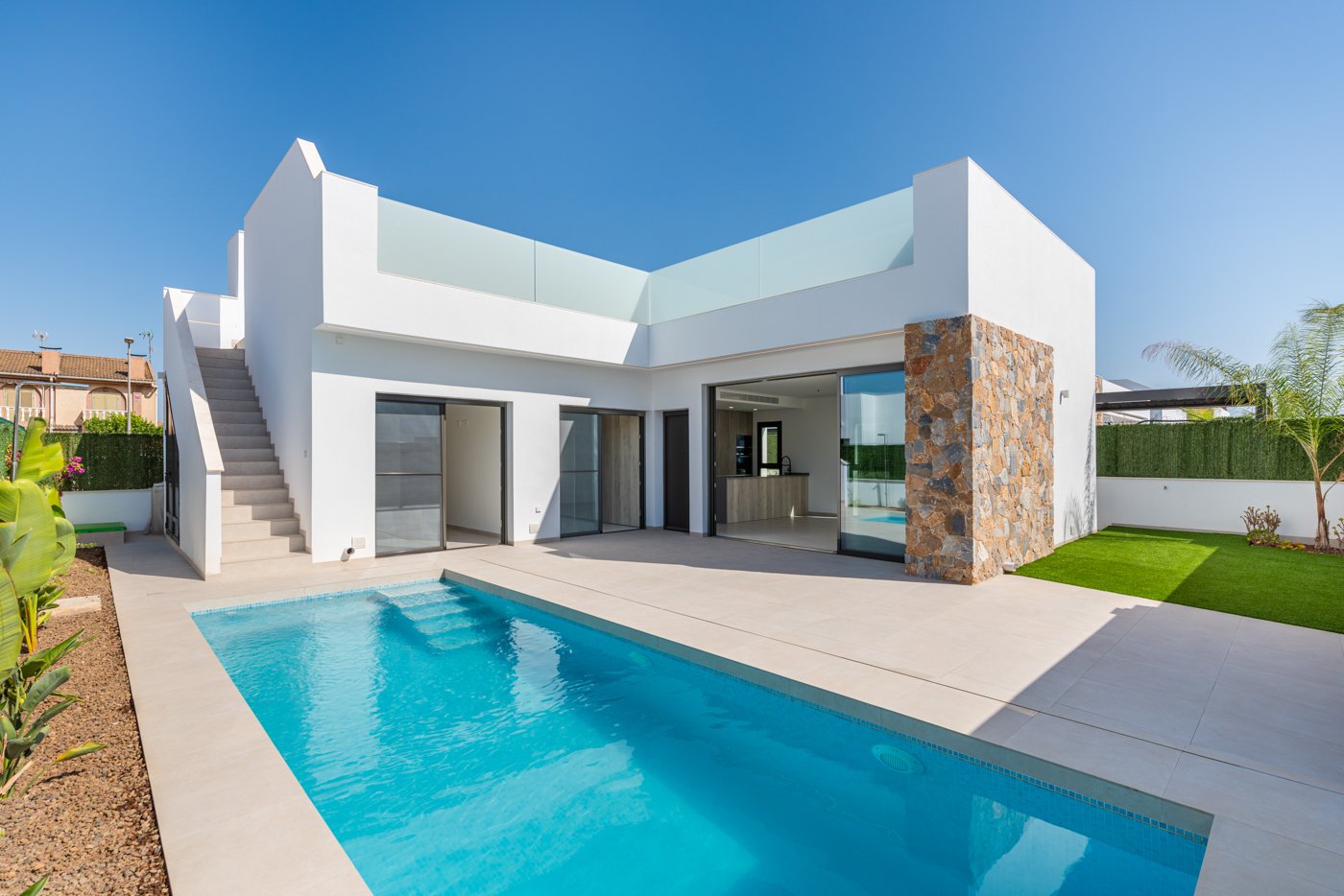  In der charmanten Stadt San Javier gelegen, bietet dieses freistehende Chalet eine perfekte Kombination aus Komfort und Stil. Entworfen für diejenige