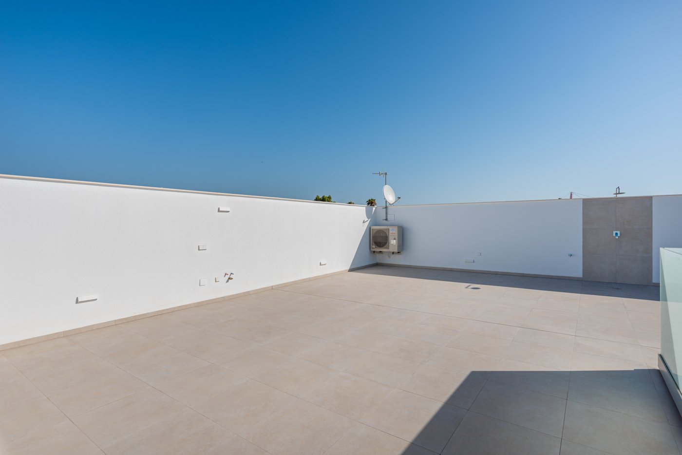  In der charmanten Stadt San Javier gelegen, bietet dieses freistehende Chalet eine perfekte Kombination aus Komfort und Stil. Entworfen für diejenige