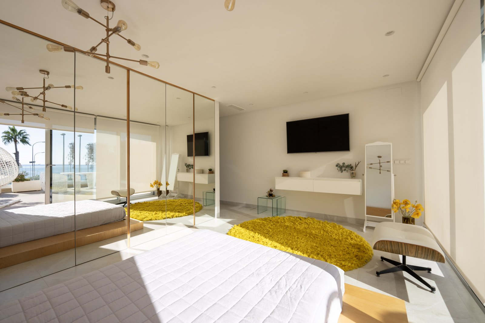 Discover this sumptuous contemporary villa, built in 2019, ideally located less than 200 meters from the sea in one of the most sought-after areas o