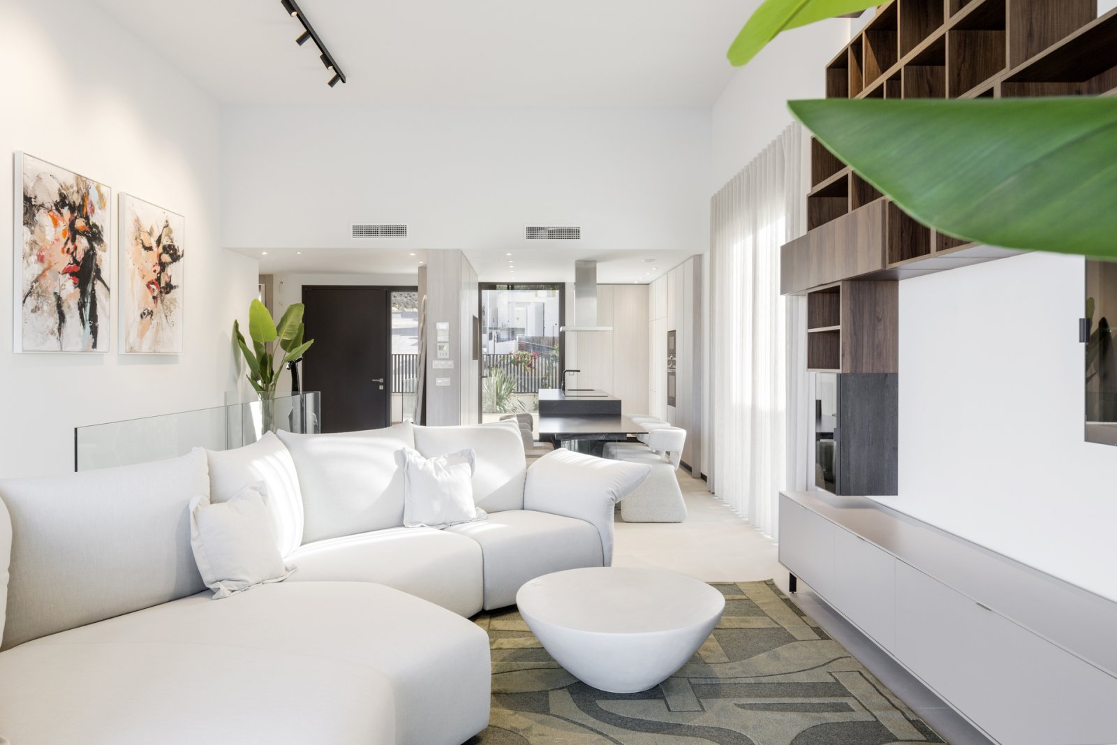 Die exklusiven Villen im prestigeträchtigen La Finca Golf bieten ein einzigartiges Wohnerlebnis. Mit insgesamt 12 Immobilien ist jede Villa darauf au