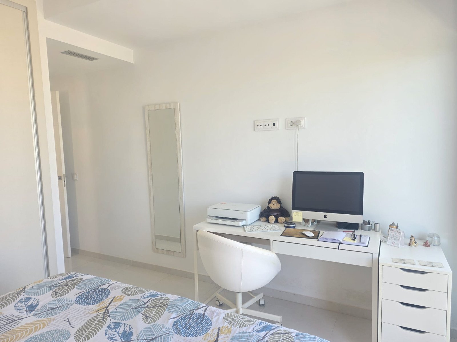 Exklusive, bezugsfertige, moderne und stilvolle, freistehende Luxusvilla mit 3 Schlafzimmern und 3 Bädern en suite. Voll möbliert in ruhiger Lage in