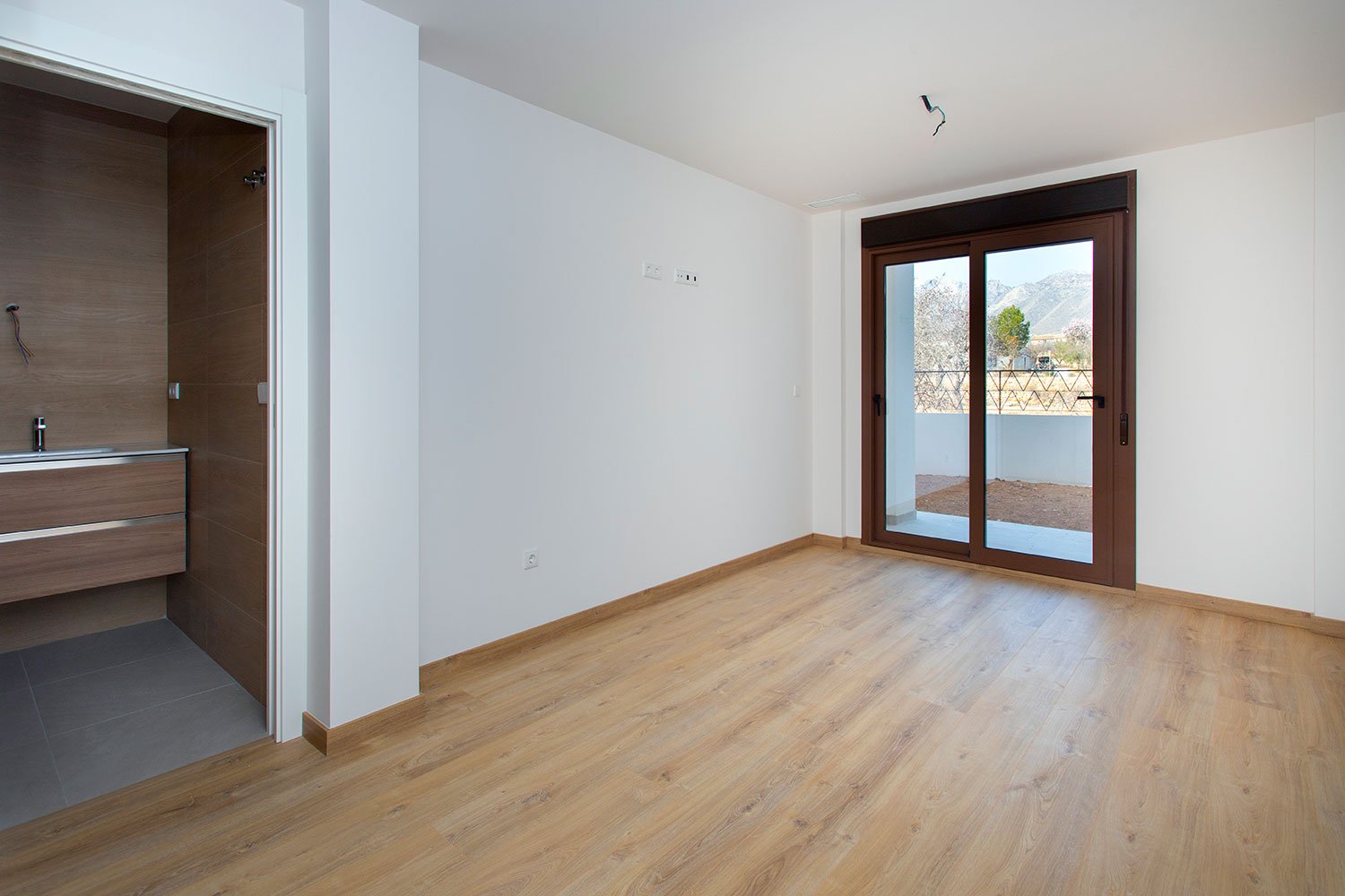 In der charmanten Umgebung von La Canalosa gelegen, bietet diese exklusive Sammlung von vier Immobilien ein ruhiges und komfortables Leben. Die Typol