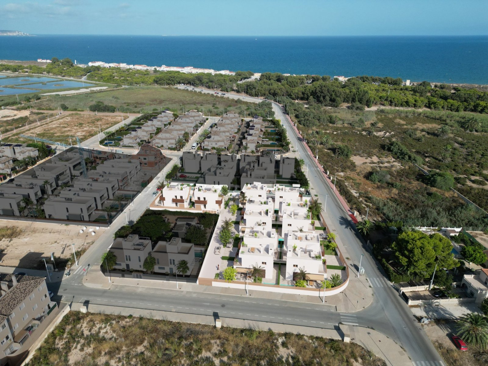 In dem charmanten Dorf La Marina El Pinet in der Nähe der Stadt Elche gelegen, bietet diese exklusive Sammlung von fünf freistehenden Häuser