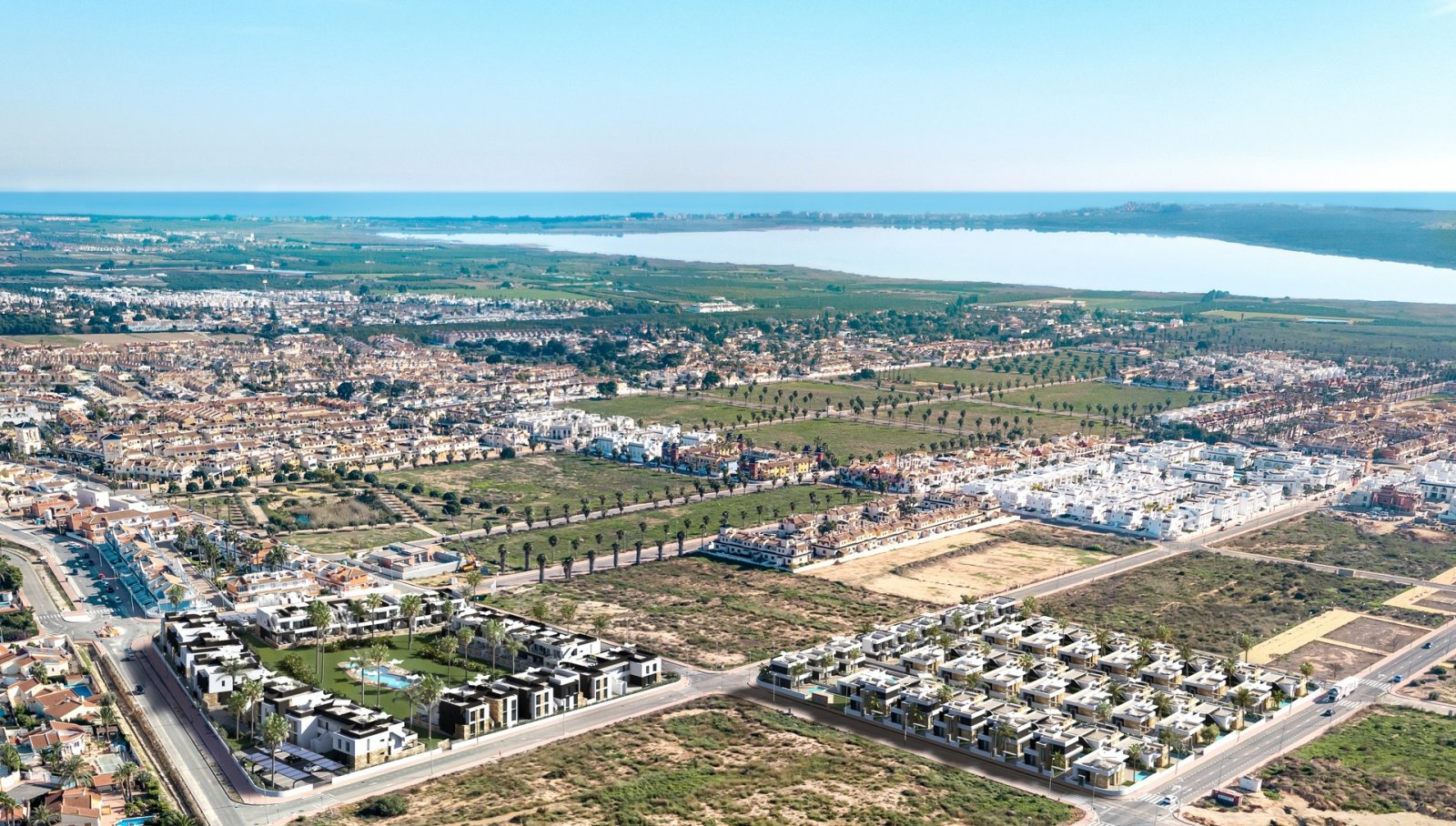 In der charmanten Ciudad Quesada gelegen, bietet diese exklusive Sammlung von 24 unabhängigen Wohnhäusern einen außergewöhnlichen Lebensstil. Entworf