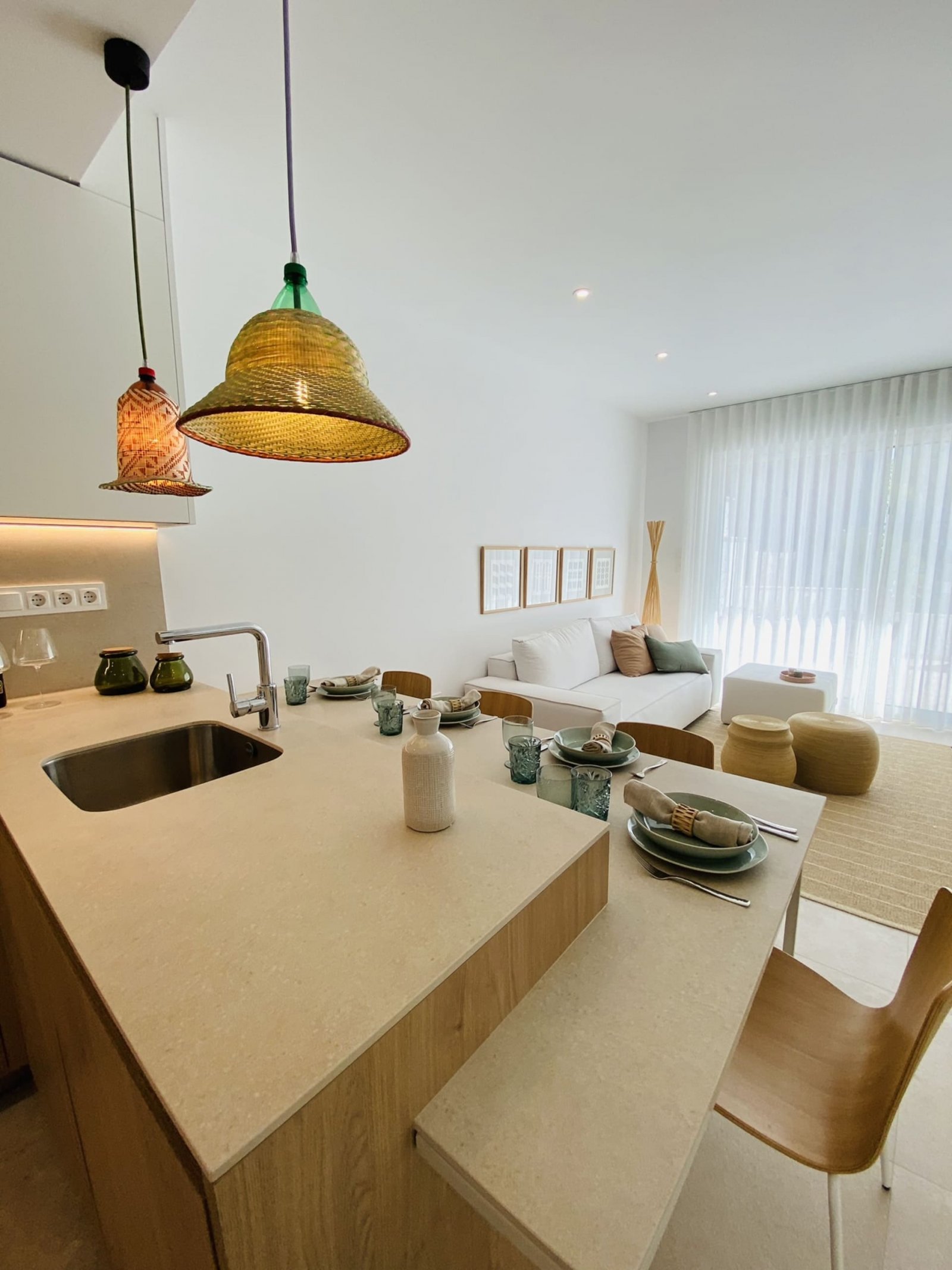 Im charmanten Ort Pilar de la Horadada gelegen, bietet dieser Wohnkomplex eine Auswahl an hohen und niedrigen Bungalows, die darauf ausgelegt sind, d