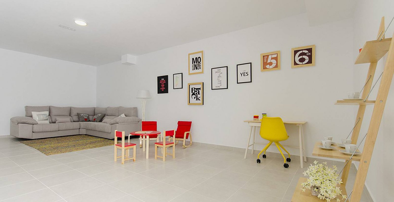 Diese exklusive Sammlung von 19 Immobilien in der charmanten Stadt Orihuela bietet ein unvergleichliches Wohnerlebnis. Die Wohnoptionen umfassen Einf