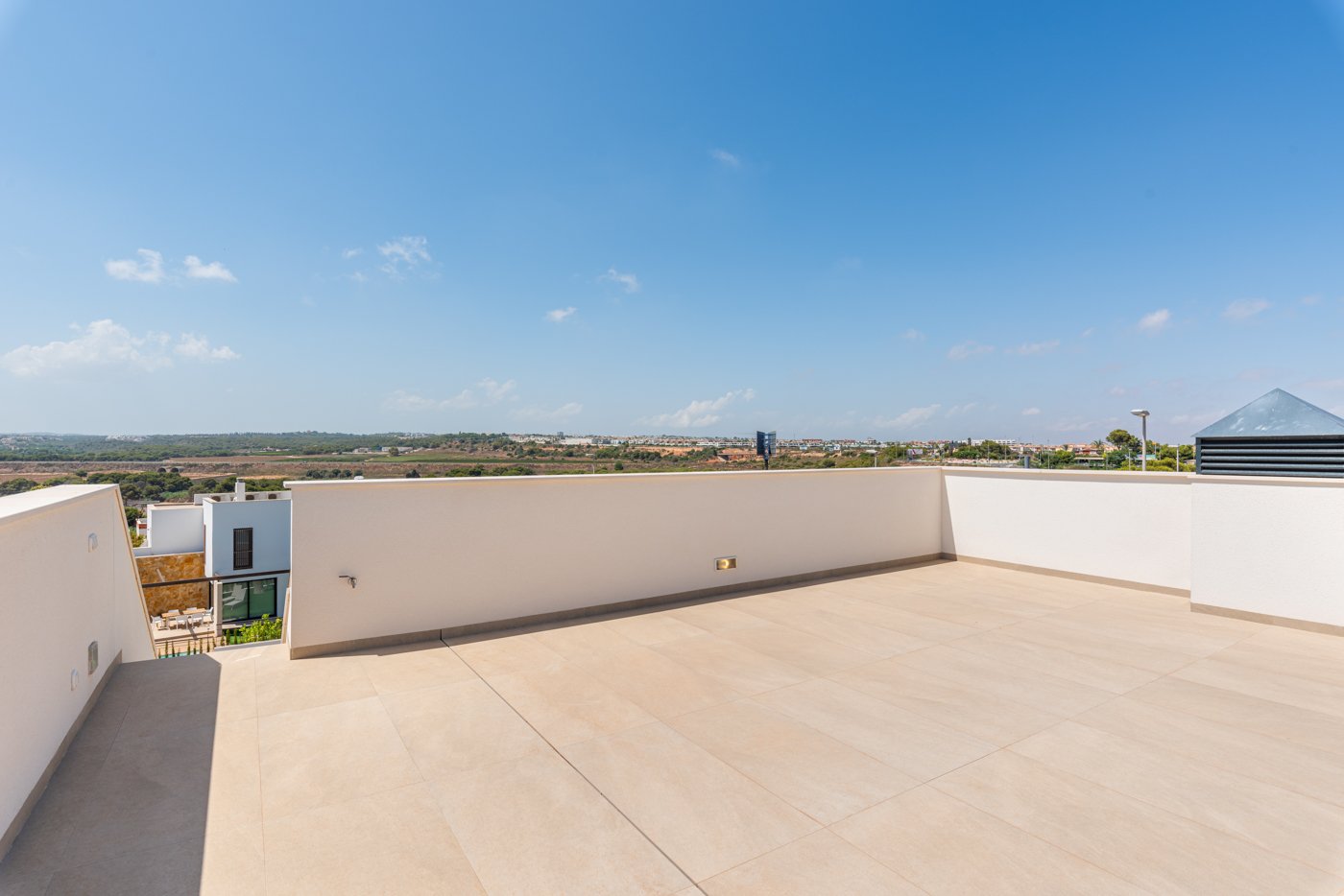 In der charmanten Stadt Orihuela gelegen, bieten diese exklusiven Villen eine privilegierte Umgebung für diejenigen, die ein Zuhause an der Costa Bla
