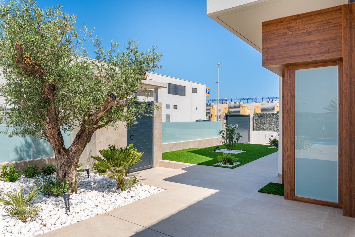 In der charmanten Stadt Orihuela gelegen, bieten diese exklusiven Villen eine privilegierte Umgebung für diejenigen, die ein Zuhause an der Costa Bla